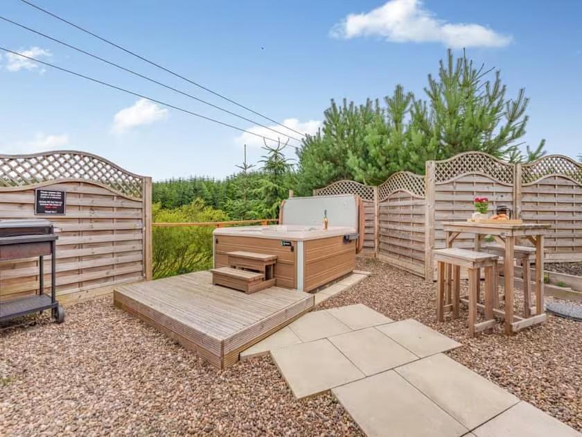 Lochinvar - Clydesdale Log Cabin With Hot Tub Airdrie Exterior foto